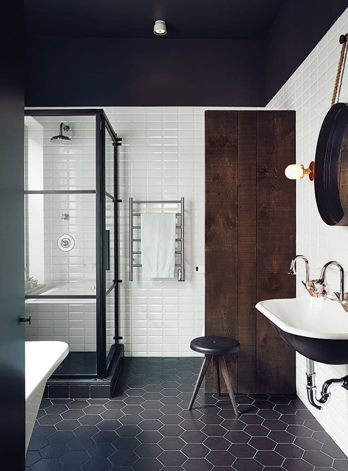Read more about the article NYC Bathroom Remodeling: 7 Space-Saving Hacks for Tiny Bathrooms (No Permits Needed!)