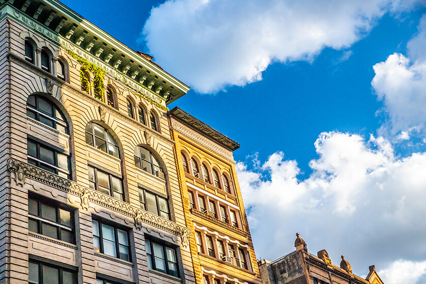 You are currently viewing Exploring New York’s Iconic Brownstones: History, Cost, and Lifestyle